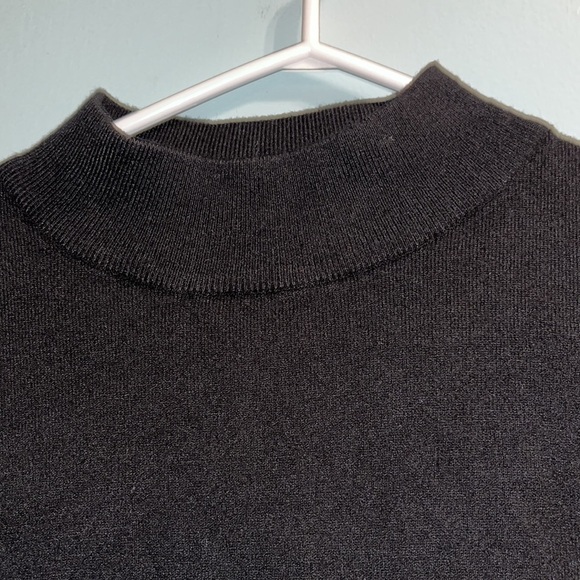Women’s Light Weight Sweater, fitted, black long sleeve- medium - Picture 6 of 7